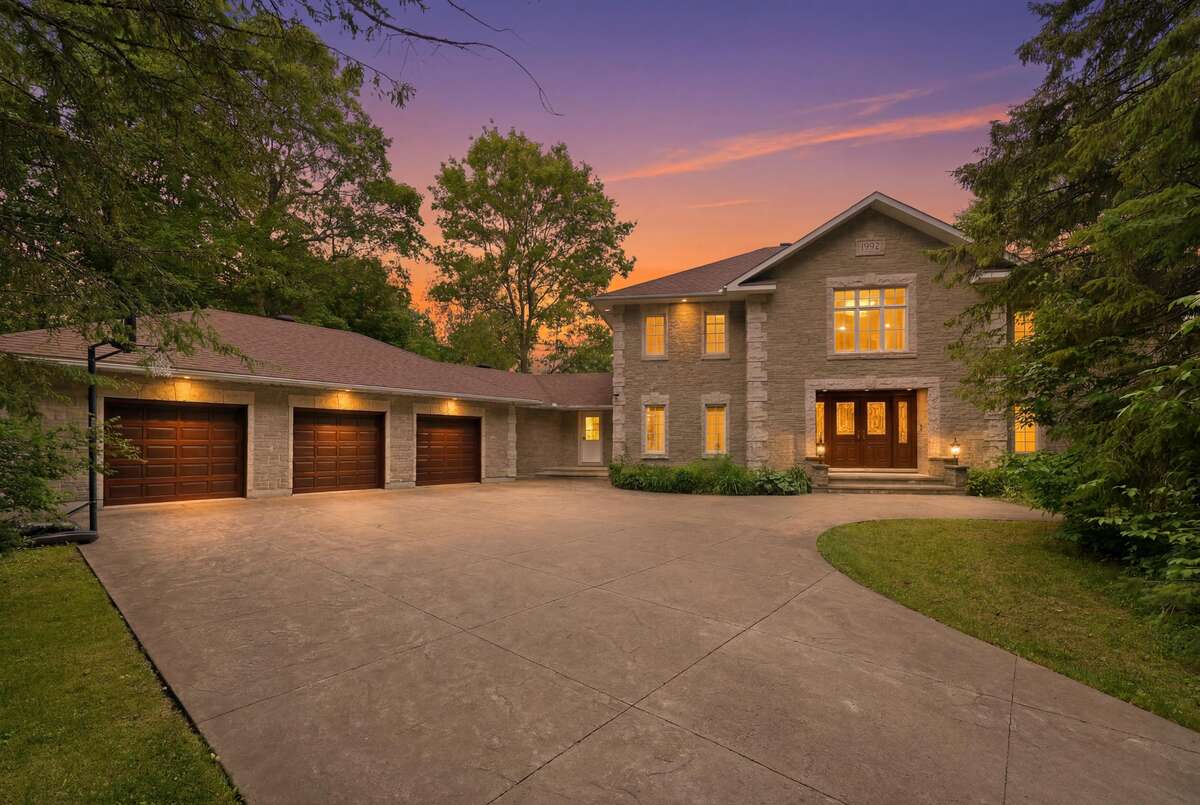 28 Marchbrook Circle