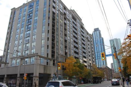 Condo / Apartment For Sale in Toronto, ON - 1+1 bdrm, 2 bath (225 Wellesley St. E)