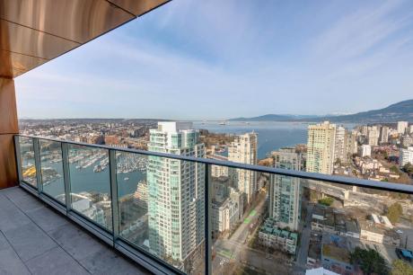 Condo For Sale in Vancouver, BC - 3 bdrm, 3 bath (1480 Howe Street)