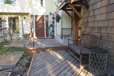 Townhouse / Home with Registered Suite For Sale in Nelson, BC - 4 bdrm, 2.1 bath (406 Sixth St)