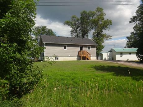 Waterfront Property / Cottage For Sale in Brechin, ON - 3 bdrm, 1 bath (4097 Dalrymple Dr.)