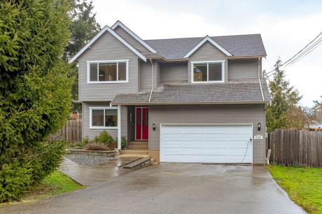 House / Bi-Level / Home with Registered Suite / Revenue Property For Sale in Sooke, BC - 6 bdrm, 4 bath (2123 Amethyst Way)