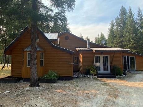 Acreage For Sale in Beaverdell, BC - 2+1 bdrm, 1 bath (22-6350 Hwy 33)