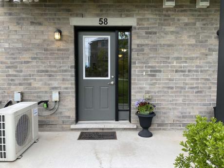 Townhouse For Sale in Guelph, ON - 2 bdrm, 3 bath (107 Westra Drive)
