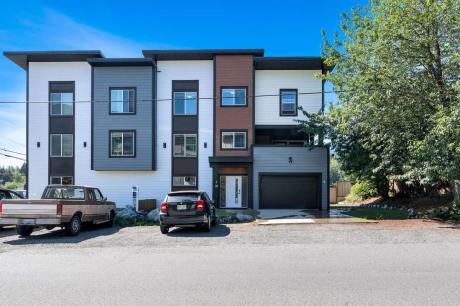 Half Duplex / Duplex For Sale in Lake Cowichan, BC - 4 bdrm, 3 bath (50 King George Street)