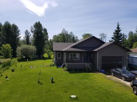 Acreage For Sale in Widewater, AB - 3 bdrm, 3 bath (73055 Southshore Drive East)