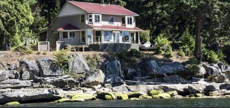 House / Waterfront Property For Sale on Mudge Island, BC - 4 bdrm, 1 bath (305 Ling Cod Lane)