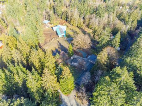 Acreage / Business with Property / Cottage / Home-Based Business Potential / House For Sale in Port Alberni, BC - 3+1 bdrm, 2 bath (4391 Best Rd.)