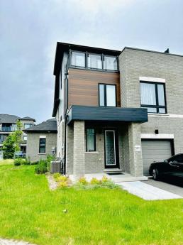 Townhouse For Sale in Whitby, ON - 4 bdrm, 3.5 bath (6 Klein Way)