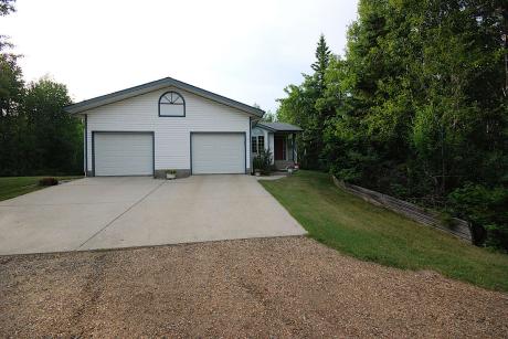 Acreage / Bungalow For Sale in Strathcona County, AB - 2+2 bdrm, 3 bath (51112 Range Road 222)