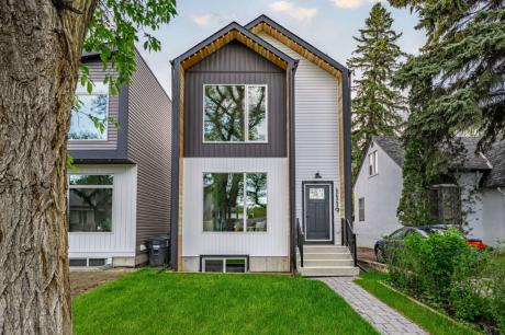 House / Detached House For Sale in Saskatoon, SK - 3 bdrm, 2.5 bath (1119 9th Street East)