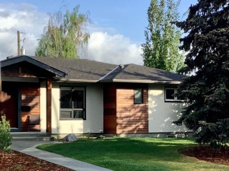 House / Bungalow For Sale in Calgary, AB - 4 bdrm, 3 bath (93 Gateway Drive SW)