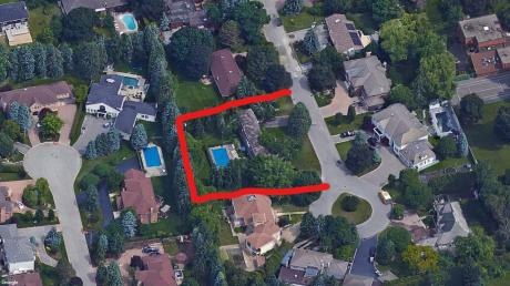 Vacant Land / House For Sale in Thornhill, ON - 8 bdrm, 3.5 bath (6 Ladyslipper Court)