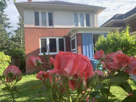House For Sale in Niagara Falls, ON - 3+1 bdrm, 2 bath (4322 Bampfield St)