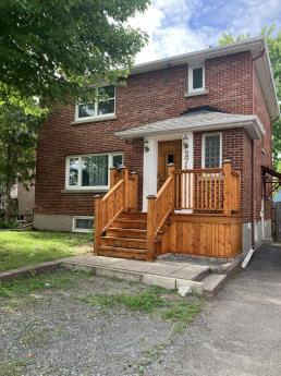 House / Detached House / Home with Unregistered Suite / Home-Based Business Potential / Revenue Property For Sale in Ottawa, ON - 3 bdrm, 2 bath (271 McArthur Avenue)