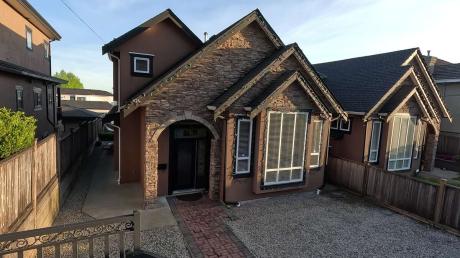 Half Duplex / Duplex / Home with Unregistered Suite / House For Sale in Burnaby, British Columbia - 4 bdrm, 3.5 bath (5158 Frances St.)