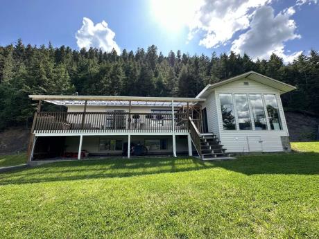 House / Detached House / Home with Unregistered Suite For Sale in Williams Lake, BC - 4 bdrm, 3 bath (1833 South Lakeside Drive)