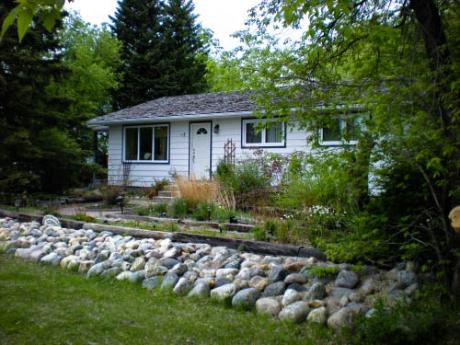 House For Sale in Blaine Lake, SK - 3 bdrm, 2 bath (327 1st Avenue E)