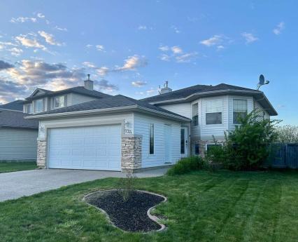 House / Bi-Level For Sale in Grande Prairie, AB - 5 bdrm, 3 bath (9314 129 Ave)
