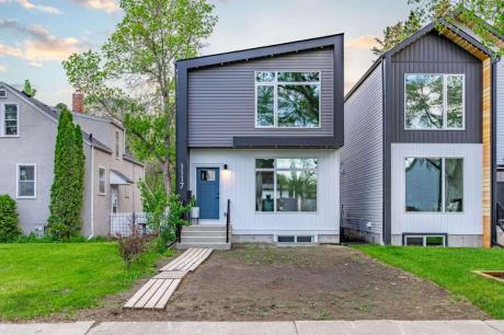 House / Detached House For Sale in Saskatoon, SK - 3 bdrm, 2.5 bath (1117 9th Street East)