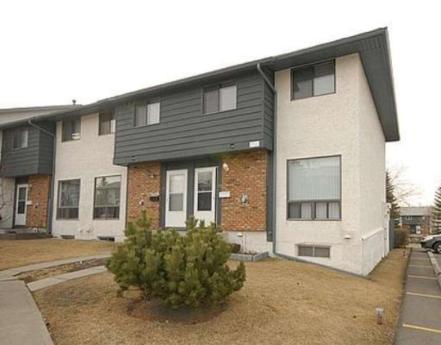 Townhouse / Semi-Detached House For Sale in Calgary, AB - 3 bdrm, 1.5 bath (6915 Ranchview DR NW)