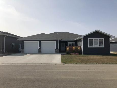 House For Sale in Redvers, SK - 3+1 bdrm, 2 bath (9 Warren St. South)