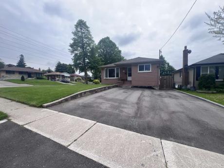 House / Home with Unregistered Suite For Sale in Oshawa, ON - 3+2 bdrm, 2 bath (673 Shakespeare Avenue)